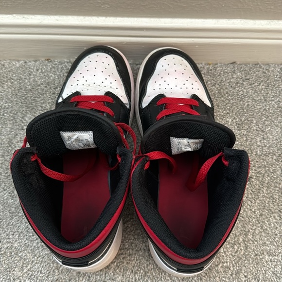 Air Jordans size- Youth 6 - Picture 6 of 9